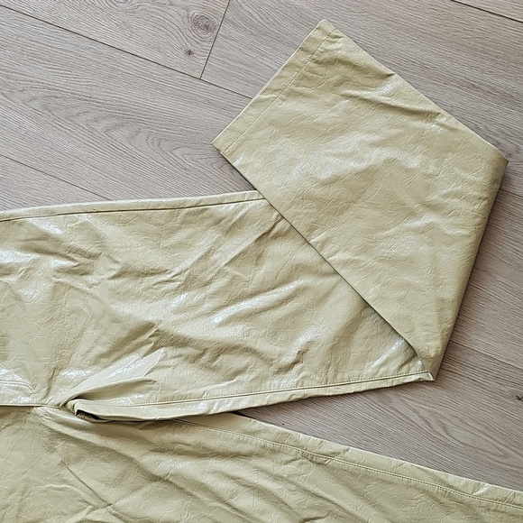 Noisy Mae Kane Faux Leather Light Sage Green Pants, Medium - Picture 4 of 16